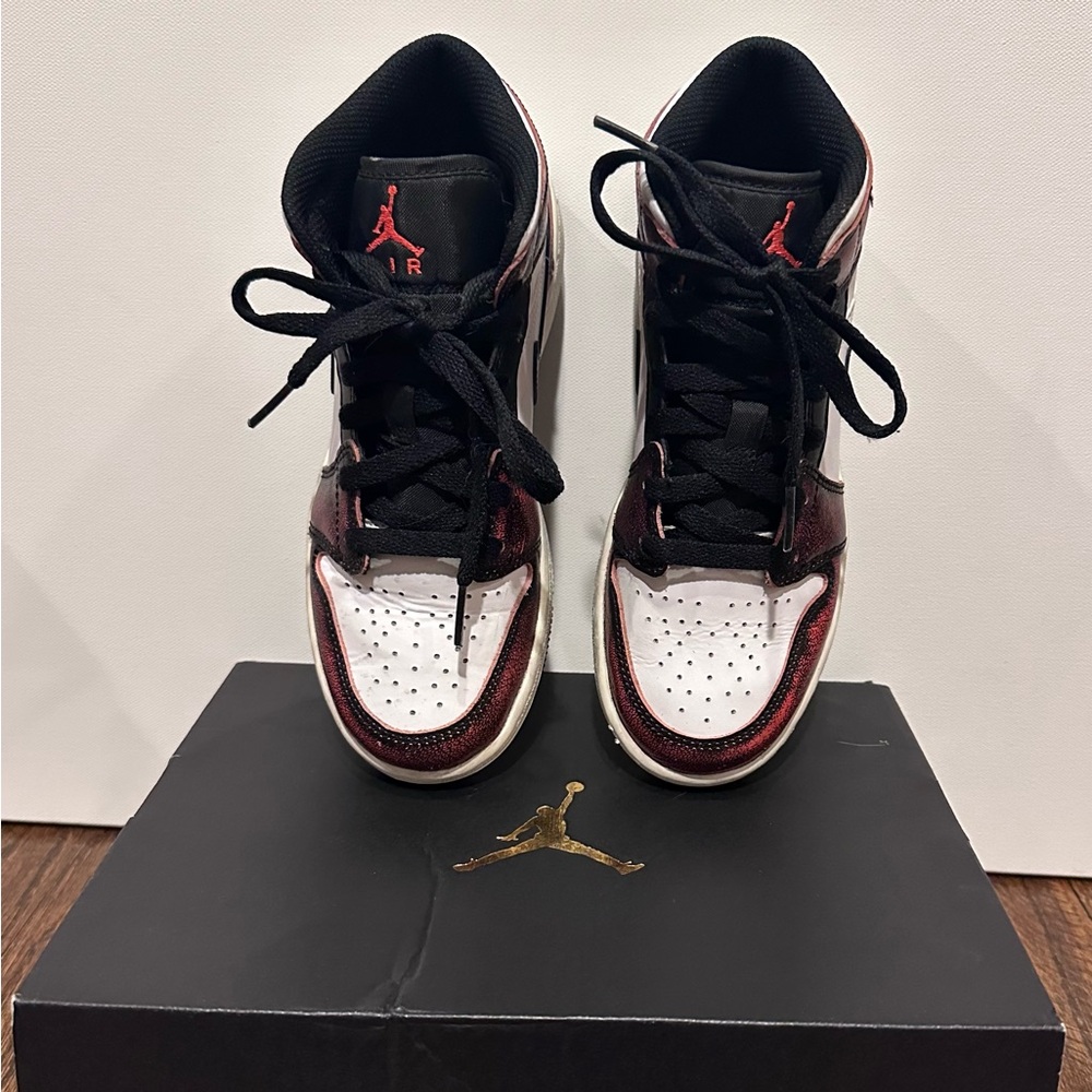 Air Jordan 1 Mid (GS) Wear-Away Chicago SZ 4Y.